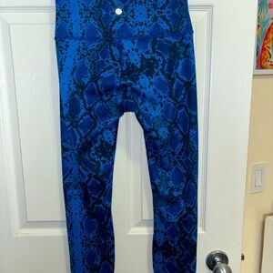 ❌SOLD❌ Lululemon High Times Pant *Full-On Luon Size 6 🦋